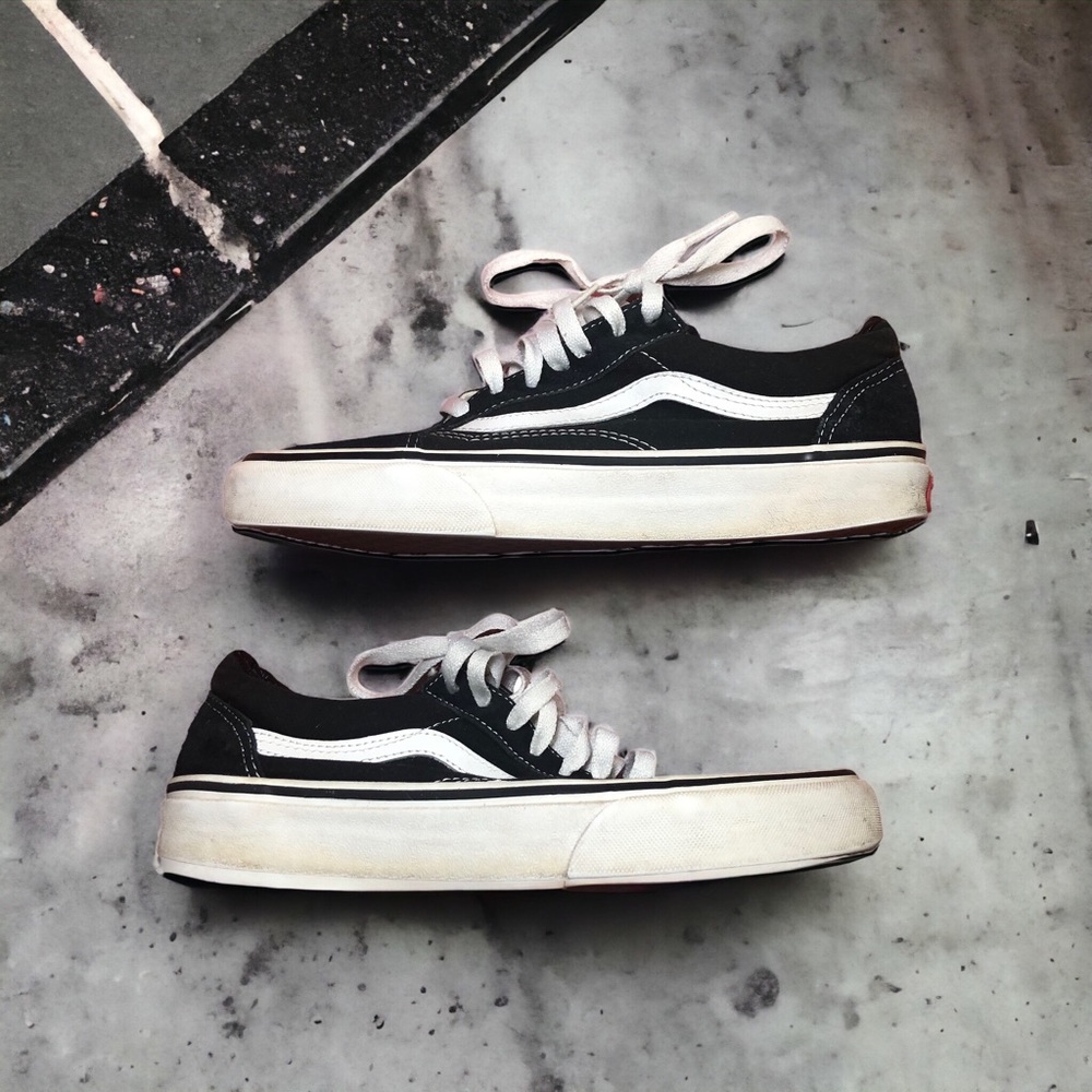 Old Skool Vans (Youth Sz 6, Women’s Sz 7.5)